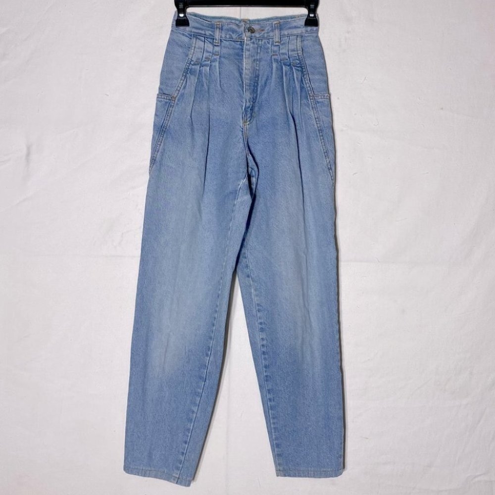 Vintage Bluenotes Light Wash High Rise Pleated Tapered Hammer Style Jeans